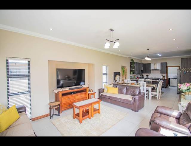 4 BEDROOM HOUSE FOR SALE IN MIDSTREAM RIDGE